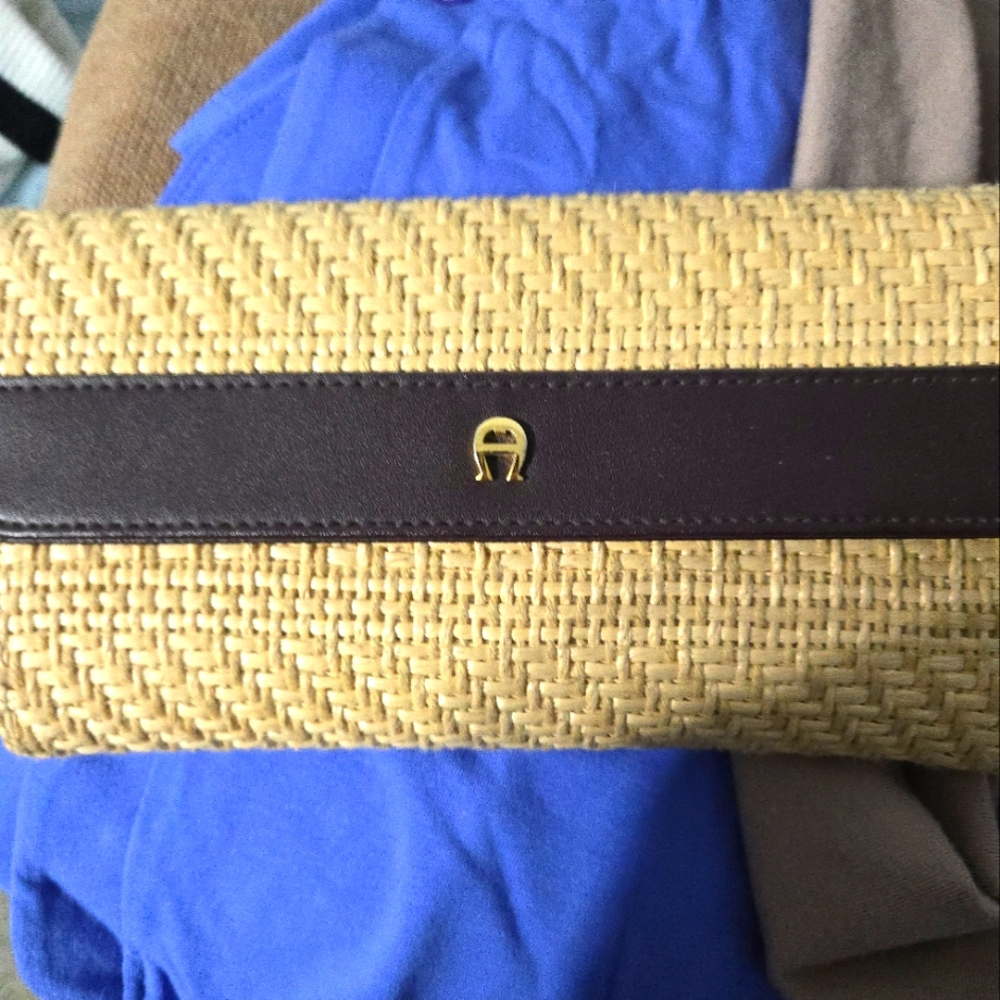 A original Aigner Wallet with key ring.